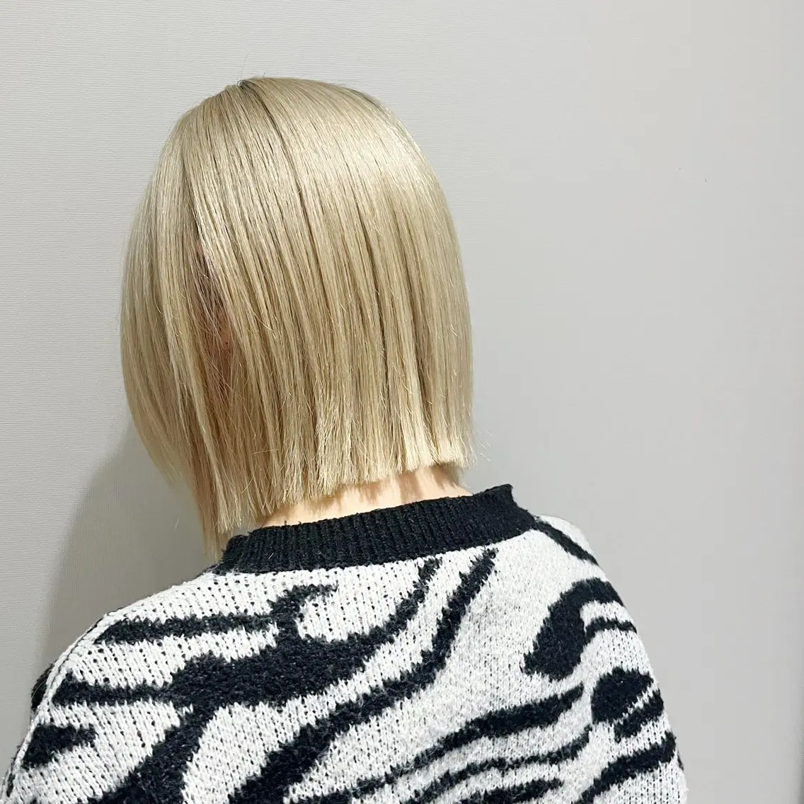 ミディアム カラー 切りっぱなしボブ ハイトーンカラー ボブ 大人可愛いをご提案✨ 宮崎　雅美のヘアスタイル