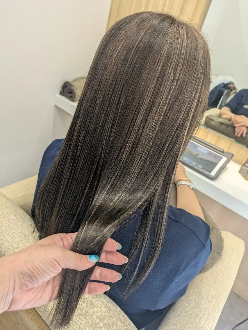 カット✂️白髪ぼかしハイライト&似合わせカラー🗝️の写真
