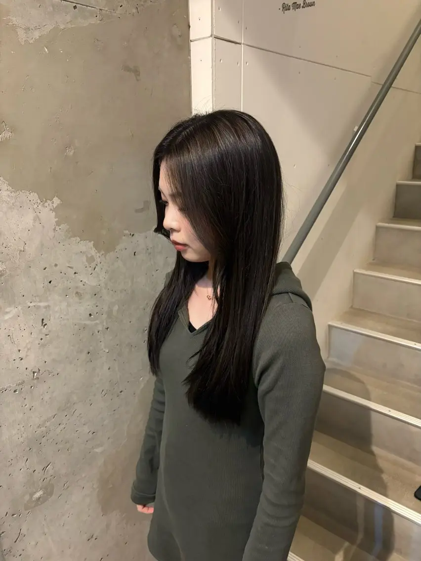 ロング ヘアカラー 中田 桃夏のヘアスタイル