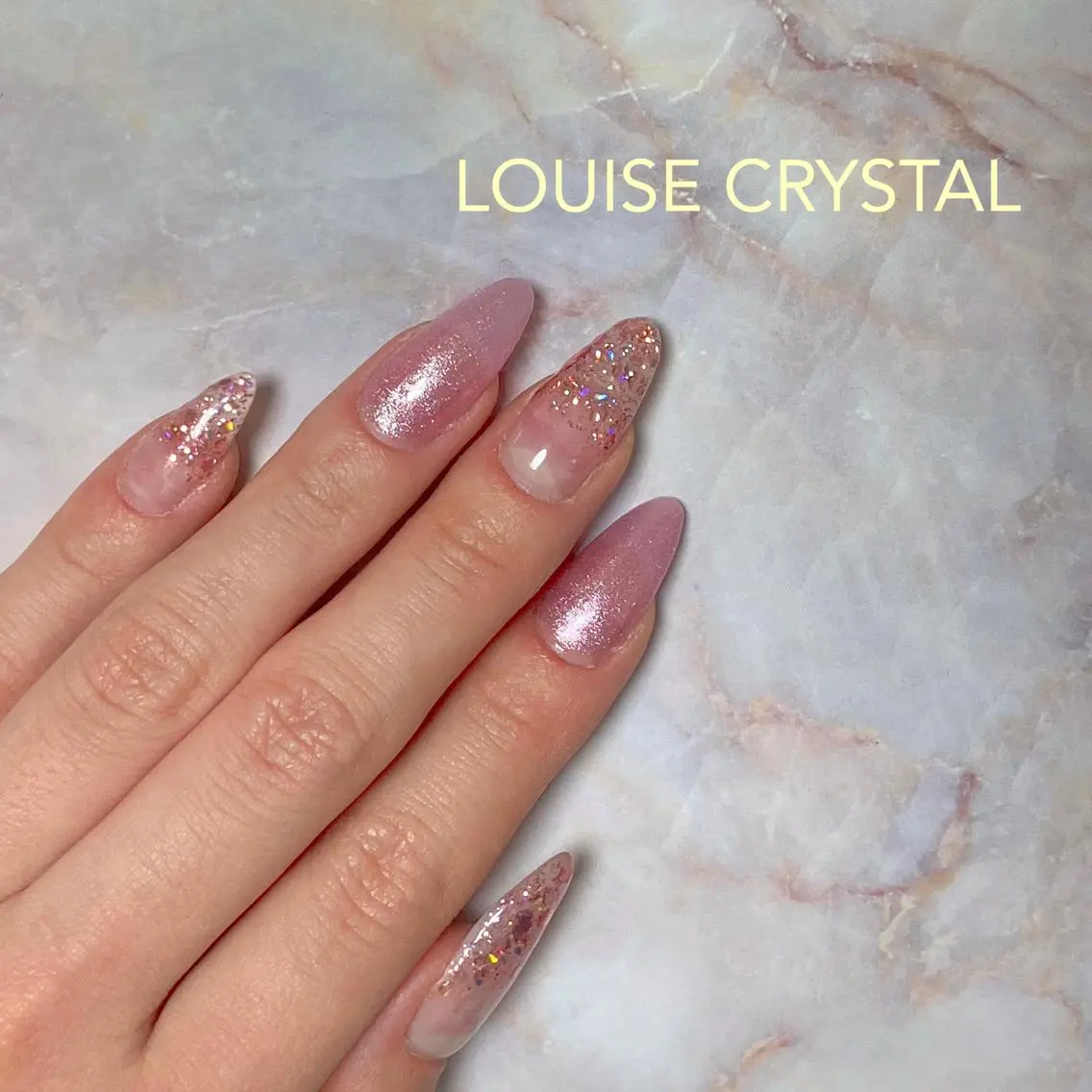 ネイル ラメ(グリッター) ラメグラデーション マグネットネイル ピンク ネイルチップ LOUISE CRYSTALのネイルデザイン