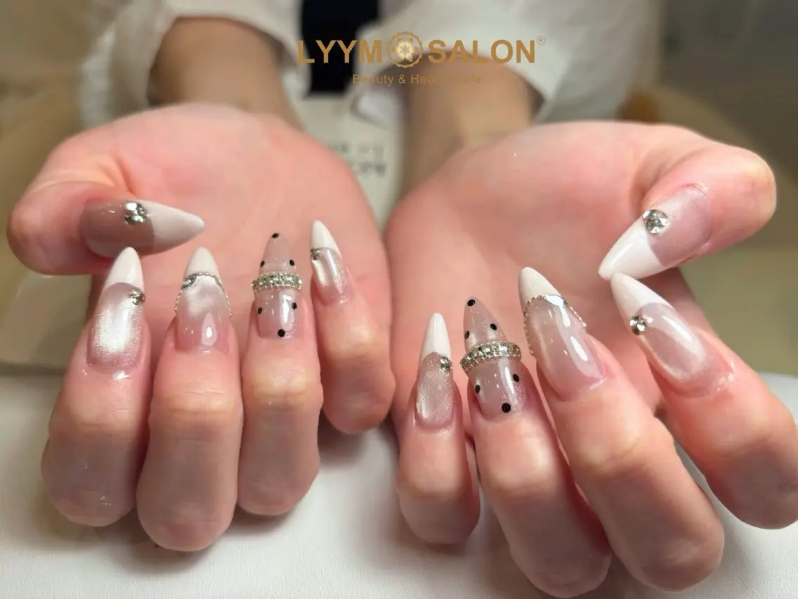 ネイル キラキラネイル 韓国ネイル ニュアンスネイル ストーンネイル ワンホンネイル ハンドネイル LYYM Salonのネイルデザイン