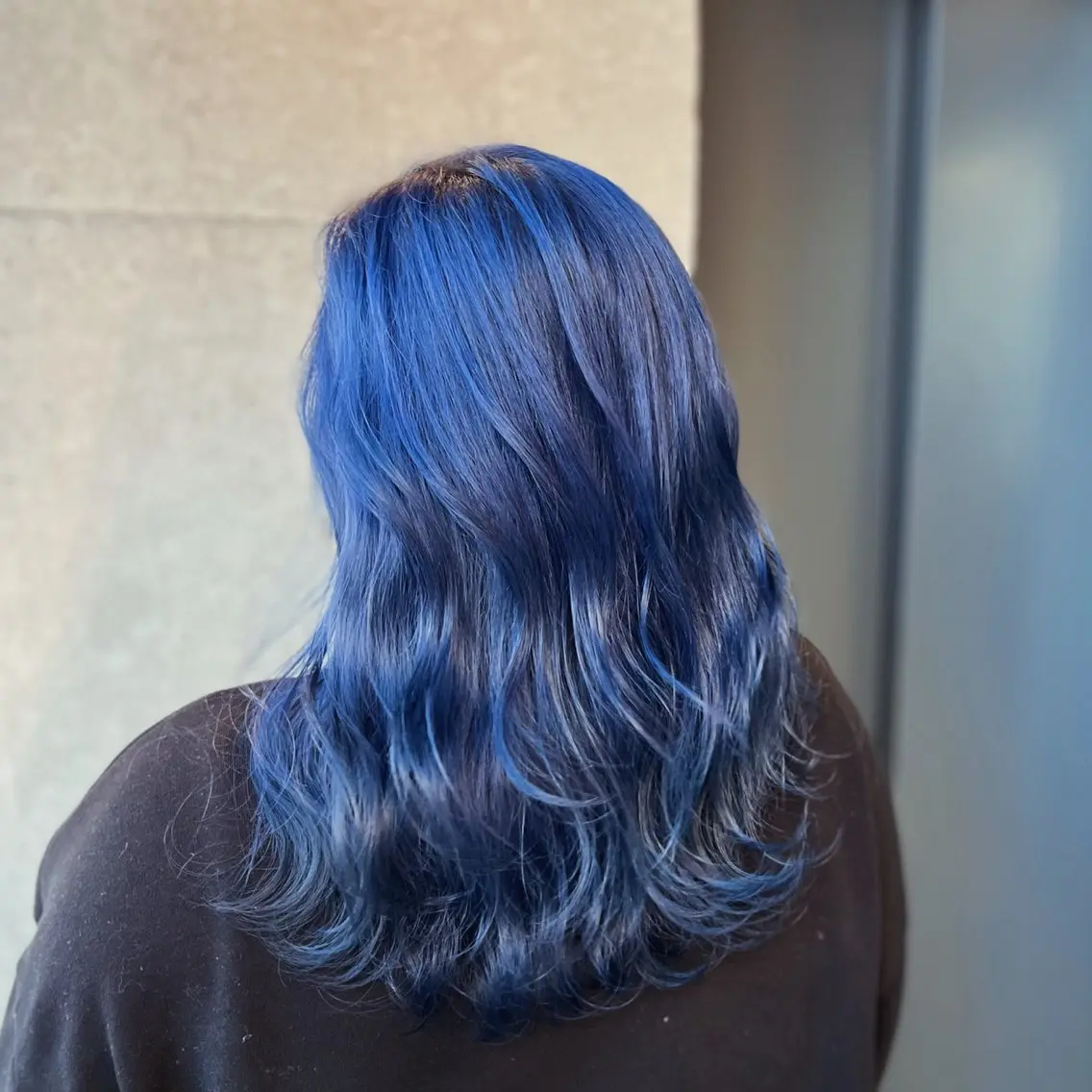 ミディアム カラー ブリーチ ブルーカラー ブルーグレー ブルーグレージュ グレージュ ヘアカラー 吉野 瑳桜のヘアスタイル