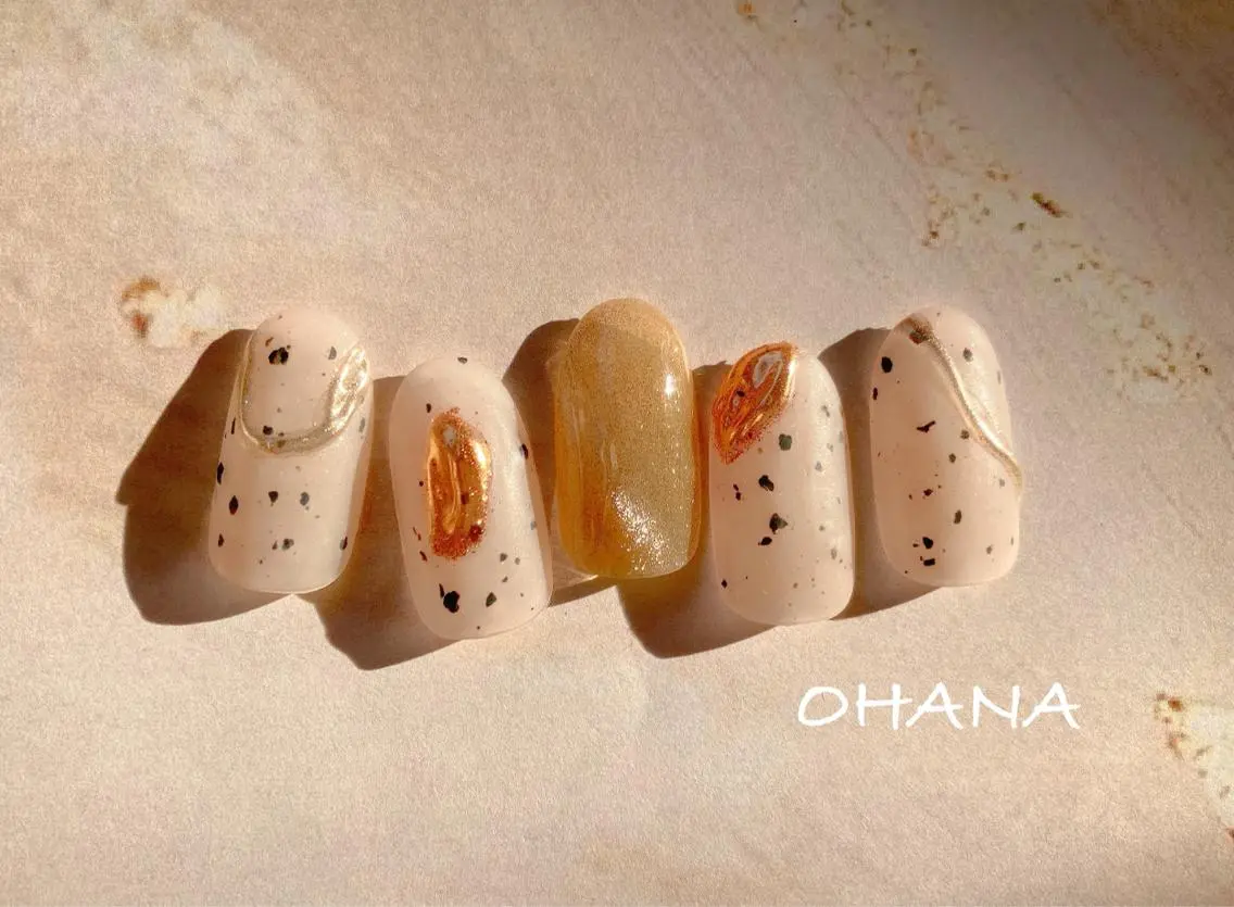 ネイル べっ甲ネイル フットネイル マグネットネイル ミラーネイル ニュアンスネイル nailroom OHANA🌴のネイルデザイン