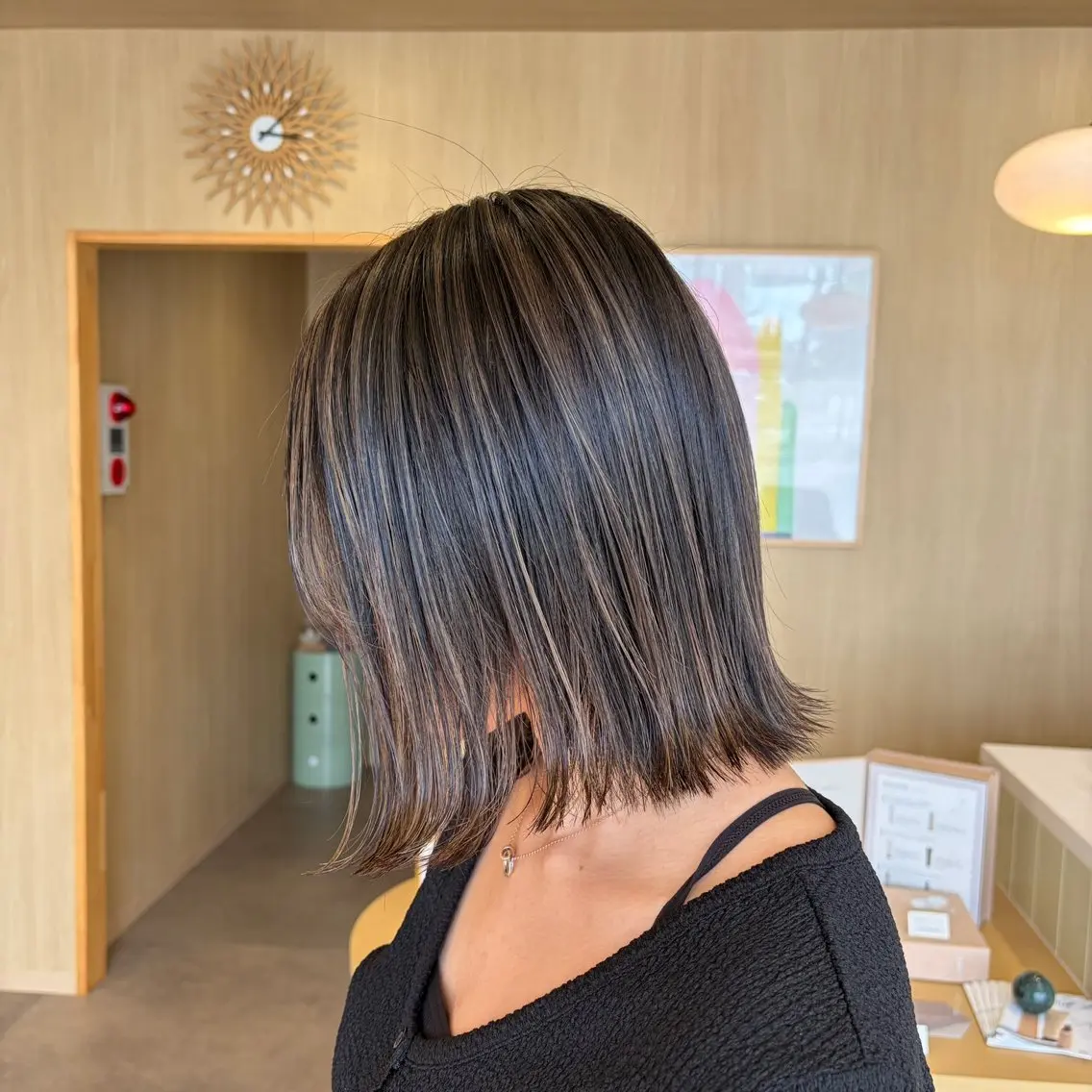 ショート 切りっぱなしボブ ボブ ハイライト カット ヘアカラー トリートメント 白髪ぼかし/髪質改善 ハイライト/ことなのヘアスタイル