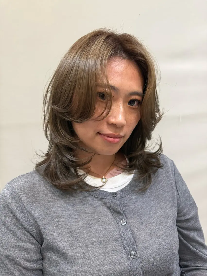 ロング カラー シールエクステ バレイヤージュ ベージュカラー ブリーチ ケアブリーチ カット ヘアカラー 大阪梅田/レイヤー/ ハイライト/yuuのヘアスタイル