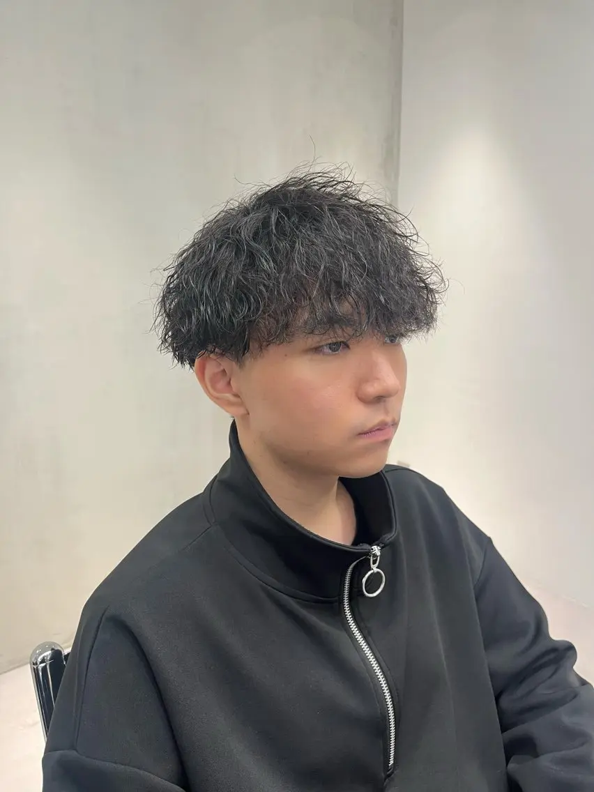 ショート パーマ メンズ ⚡メンズパーマフ ェードカットTomyのヘアスタイル