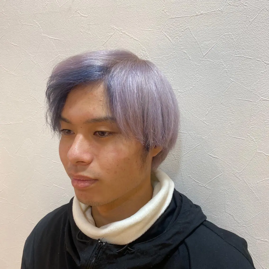 ショート カラー 井手 孔介のヘアスタイル