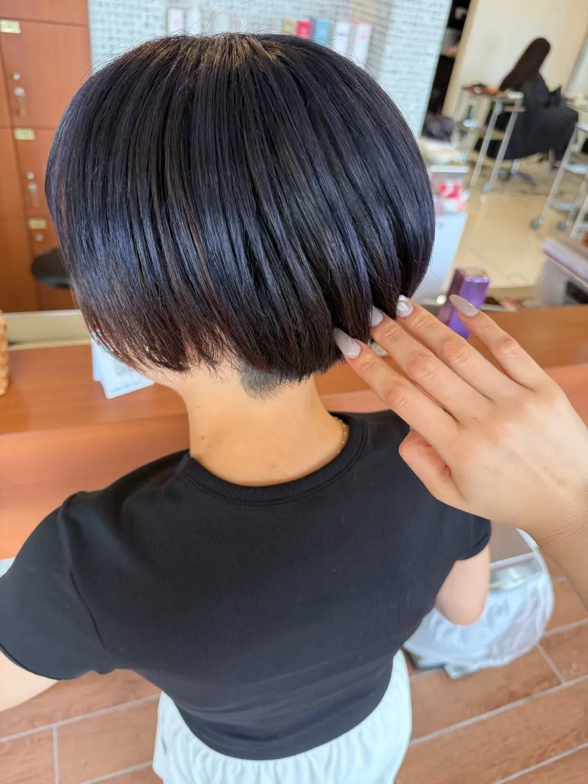 ショート カラー 林 莉瑠のヘアスタイル