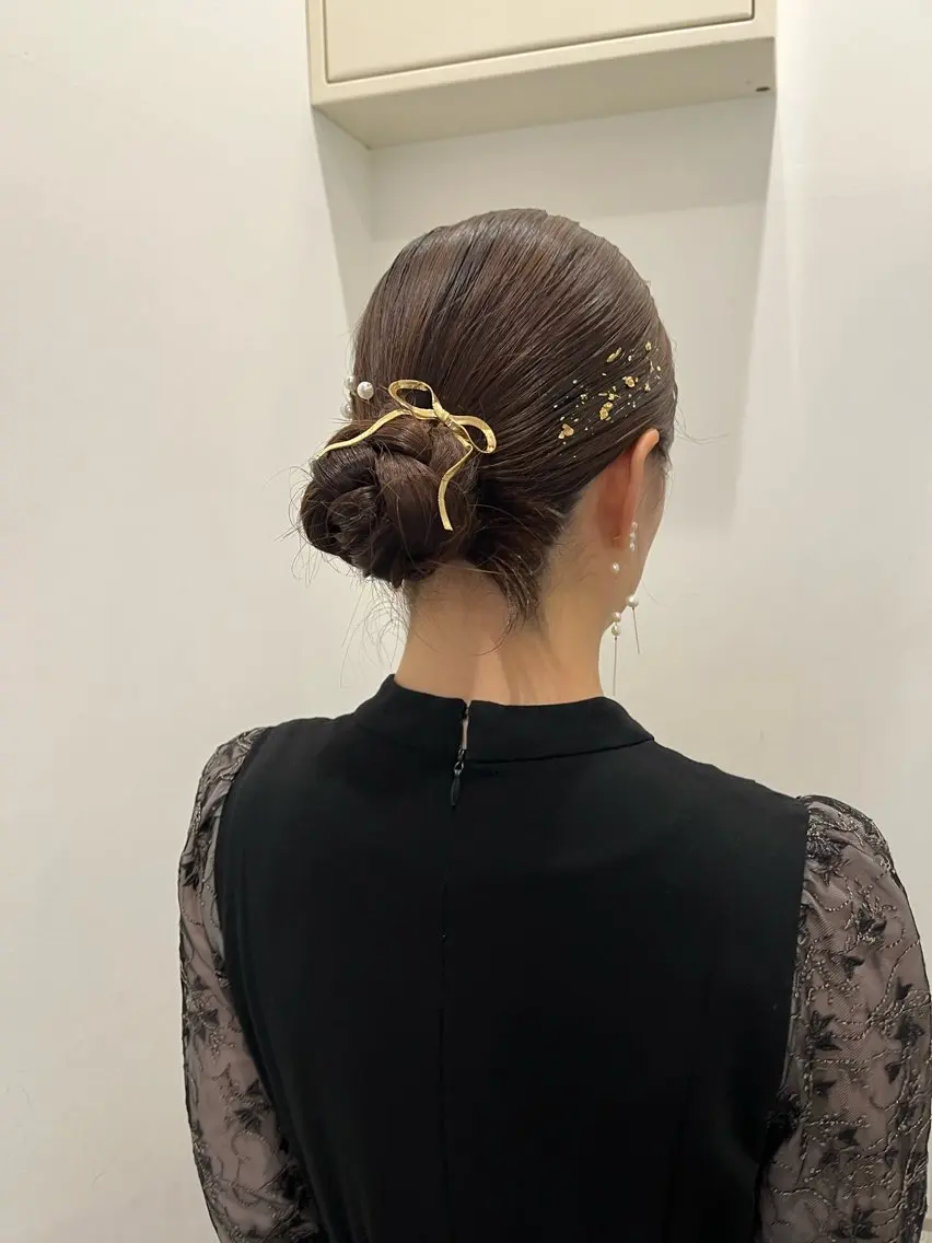 ヘアアレンジ お団子ヘア ヘアセット sena⌇ベージュ⌇ ブリーチなしWカラーのヘアスタイル