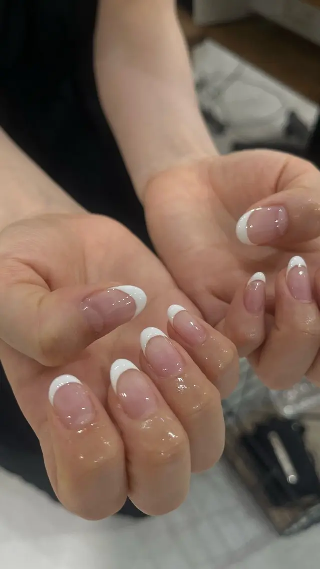 フレンチネイル【オフ込み】【当日予約OK🎀】の写真