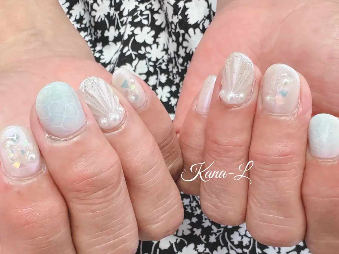 ネイル 持ち込み シンプルネイル 芦辺 香奈のネイルデザイン