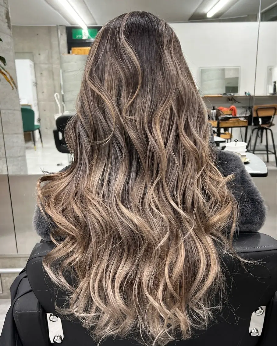 ロング カラー バレイヤージュ レイヤーカット welring hair salonのヘアスタイル