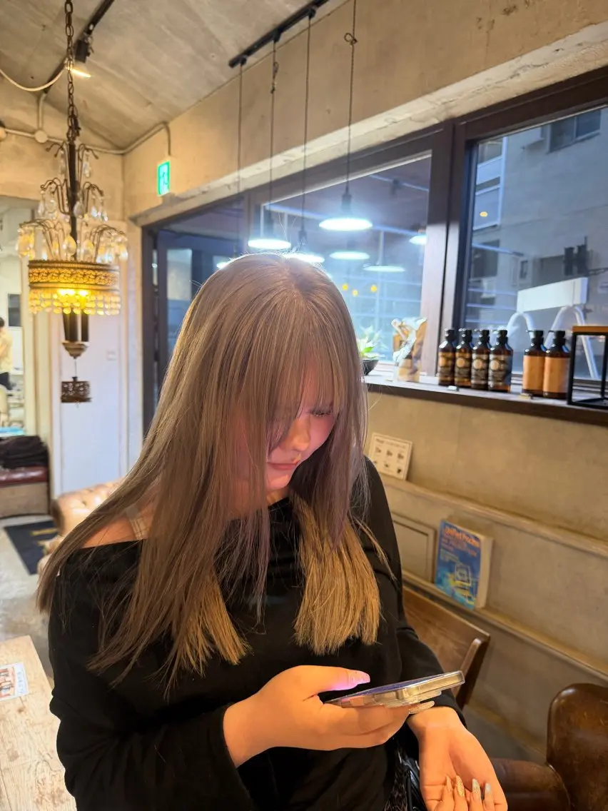 セミロング ヘアカラー 💖艶ダメージレス激 可愛カラーKAO💖のヘアスタイル