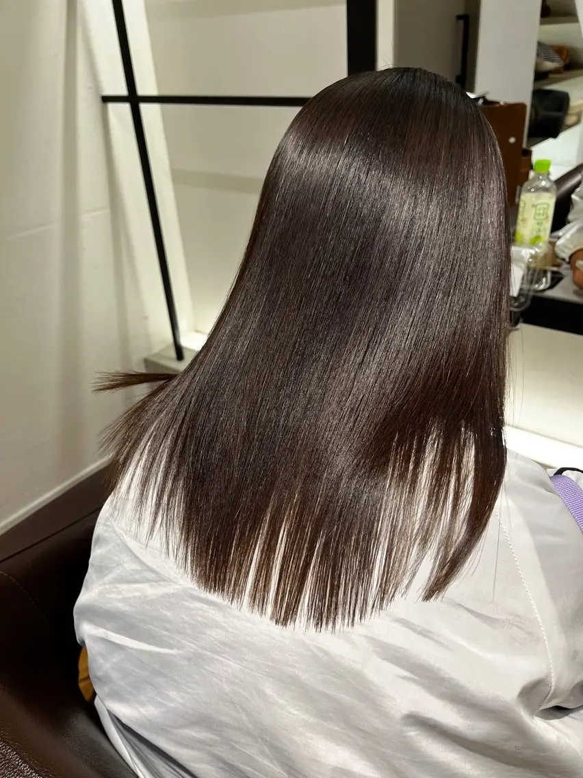 セミロング 髪質改善 縮毛矯正 「朝が、変わる」 髪質改善ストレートのヘアスタイル