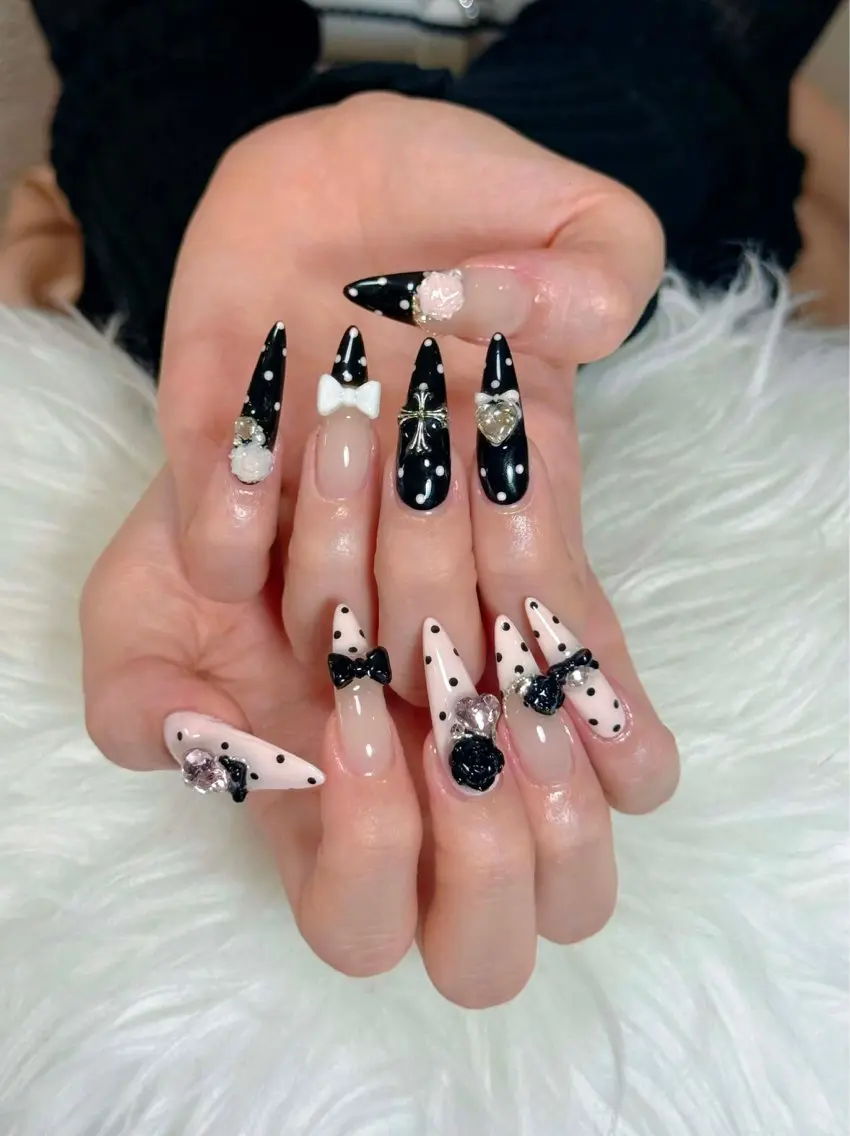 ネイル チークネイル ドット フレンチネイル グラデーション ハート ハンドネイル ハンドケア Eli Muse 新宿ネイルのネイルデザイン