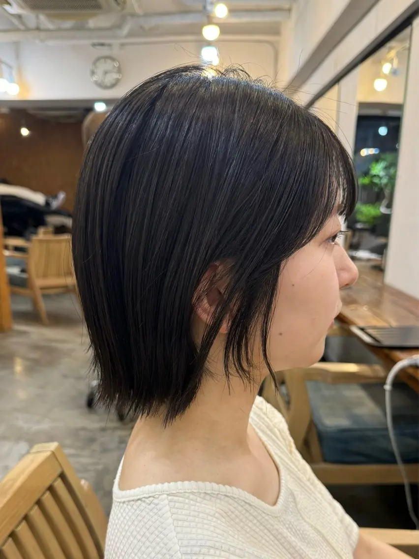 ミディアム カット ヘアカラー 顔まわりレイヤー 透明感カラー🩵🩵のヘアスタイル