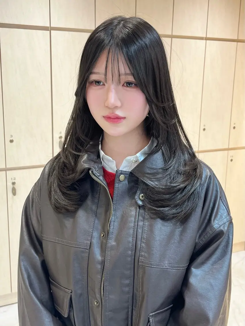 ミディアム カラー 大宮レイヤーカット ハッシュ　柏崎颯刀のヘアスタイル