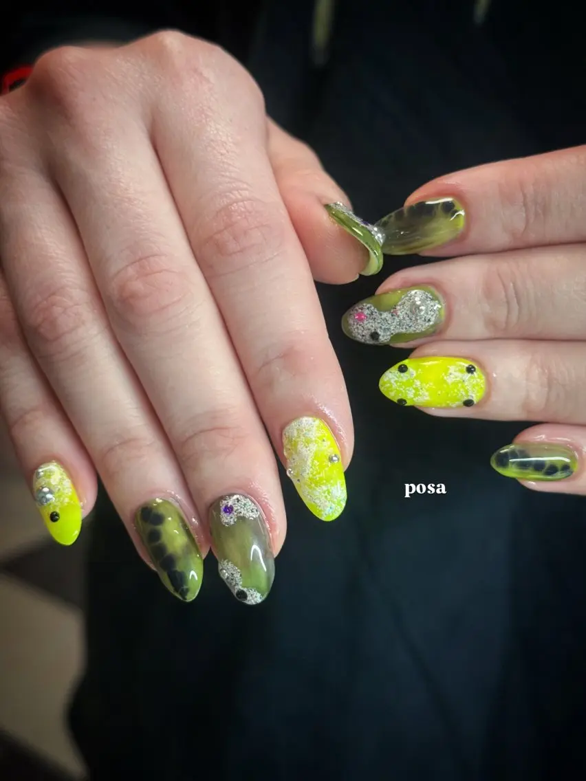 ネイル シンプルネイル 黄色 ハンドネイル posa nail モエミのネイルデザイン