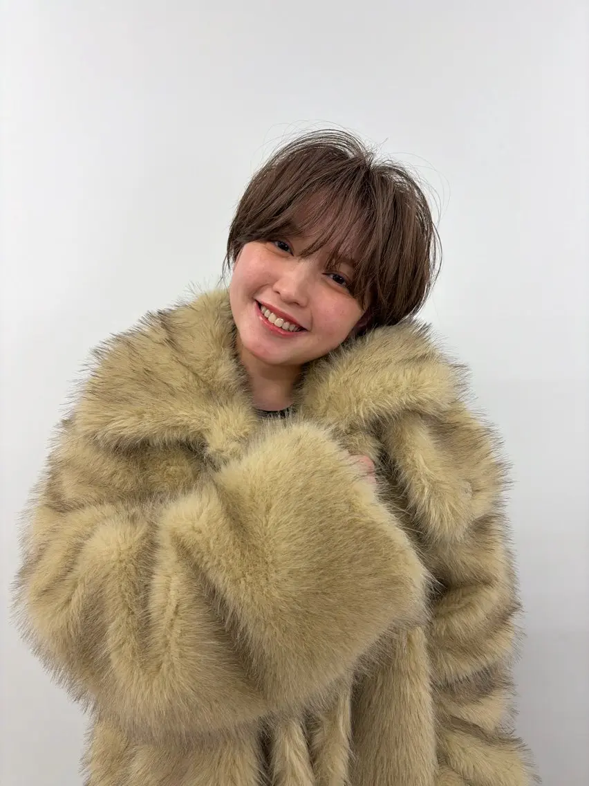 ショート カラー ミルクティー× グレージュMOMOのヘアスタイル
