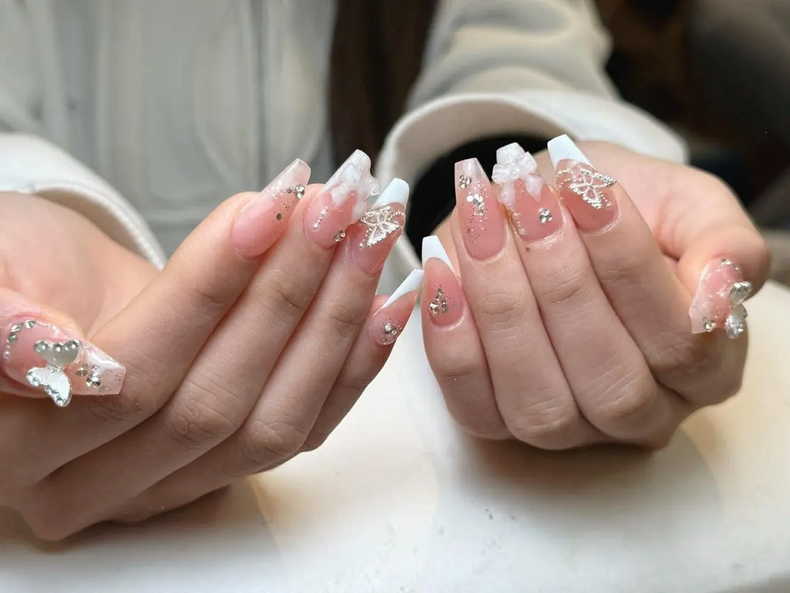 ネイル フレンチネイル ジェルネイル ガーリー 韓国ネイル ロングネイル ハンドネイル NieNail Nezukoのネイルデザイン