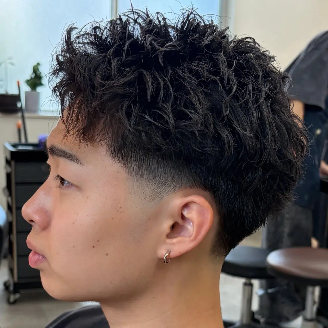 パーマ メンズ フェザーパーマ メンズパーマ スパイキーショート 波巻きパーマ ニュアンスパーマ カット パーマ 男の理想を叶える🔥 メンズパーマ特化|関のヘアスタイル