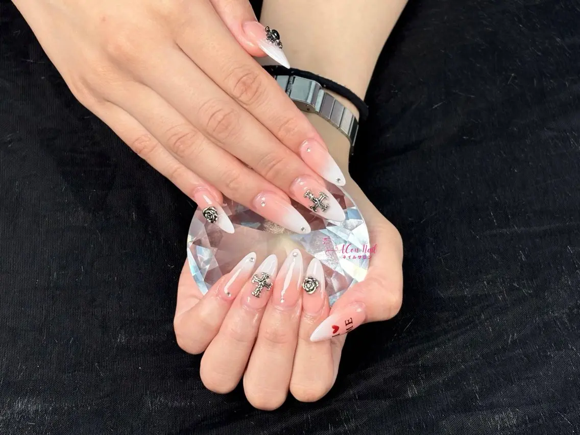 ネイル 桜ネイル 長さ出し フラワーネイル フレンチネイル ジェルネイル ハンドネイル ACon NailSalonのネイルデザイン