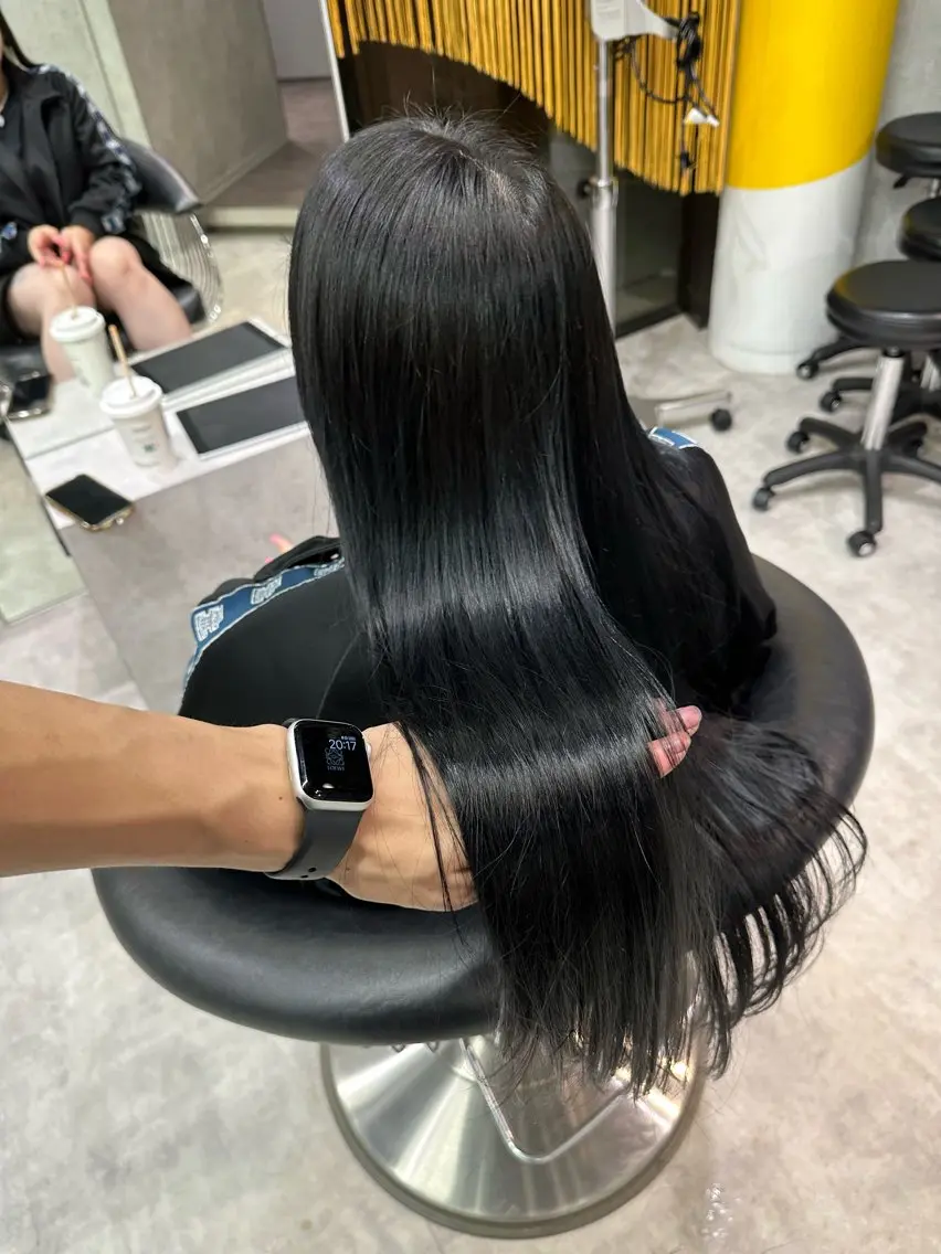 ロング カラー 黒髪 ブルーカラー ブルーブラック トリートメント DAIKIベージュ 🍂レイヤーカットのヘアスタイル