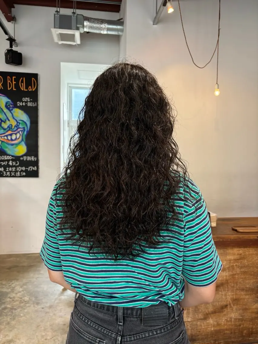 パーマ イデカワ リナのヘアスタイル