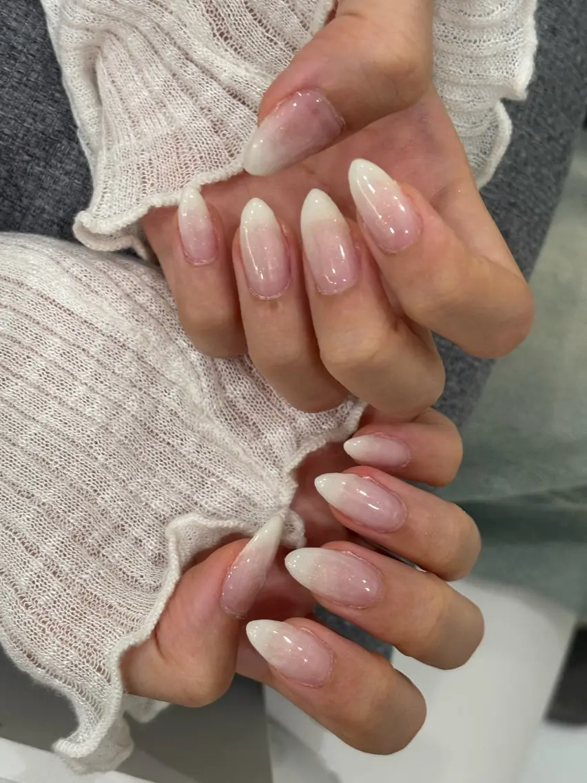 【オフ無】ハンドグラデーション💅🏻🌸ジェルネイルの写真
