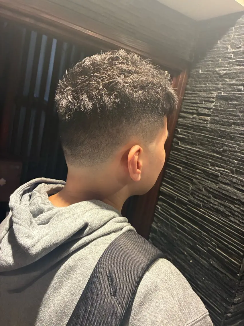 ショート ワガ カズマのヘアスタイル