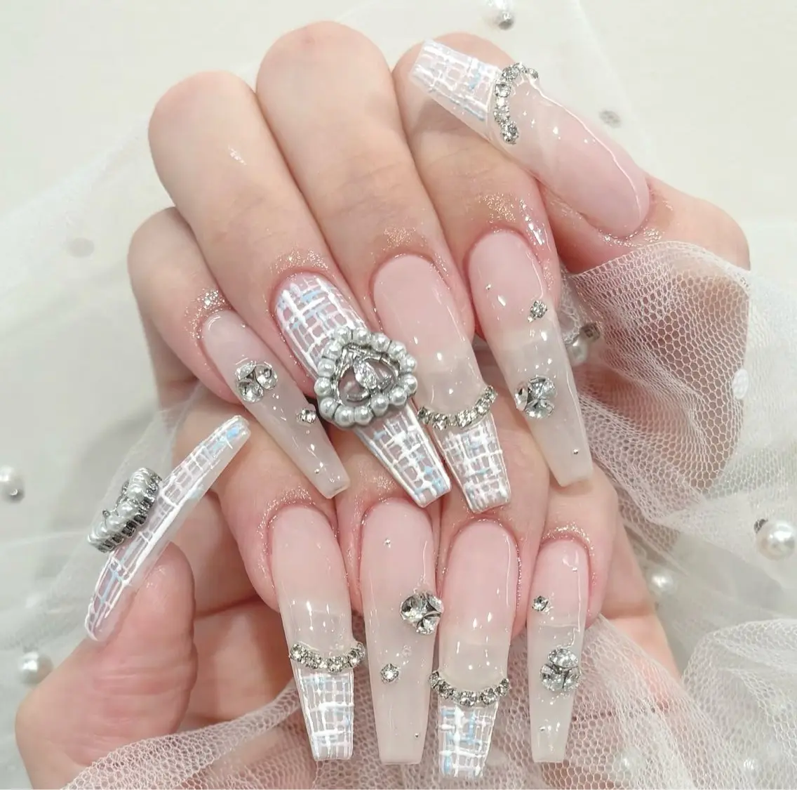 ネイル オーロラネイル クリアネイル フラッシュネイル ジェルネイル グラデーション ハンドネイル Amee Nail Salonのネイルデザイン