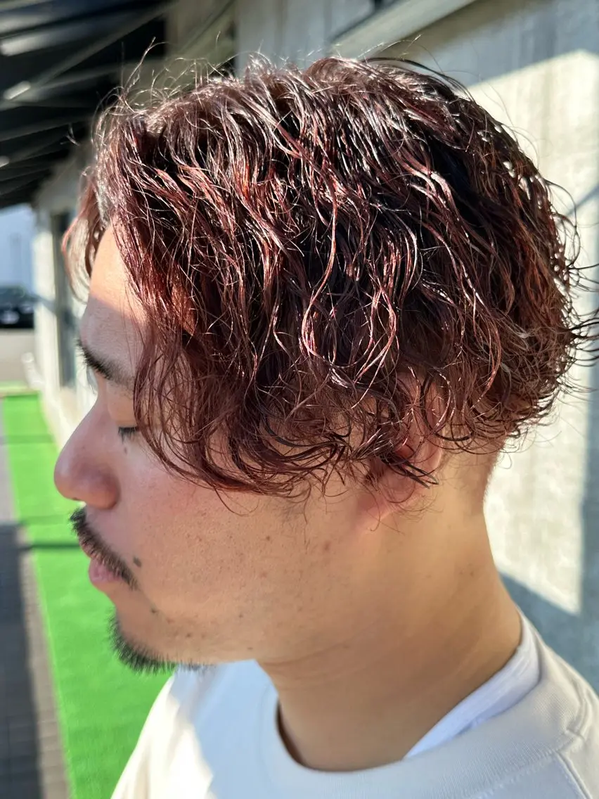 カラー パーマ メンズ 波巻きパーマ ピンクカラー arika オケシ　リョウダイのヘアスタイル