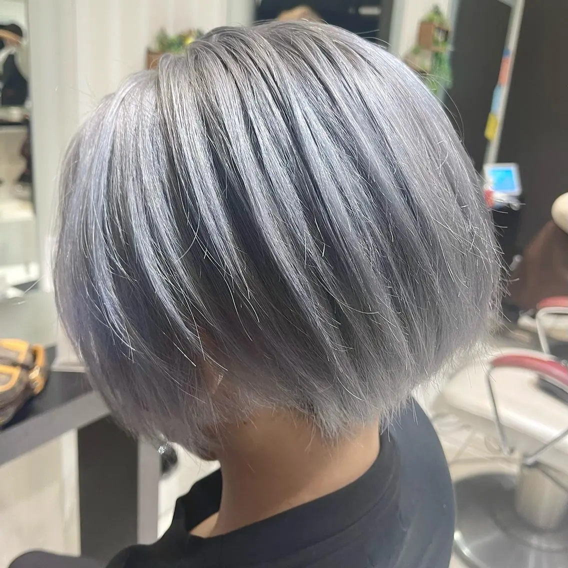 ショート カラー 透明感カラー ハイトーンカラー シルバー ヘアカラー トリートメント 🫧🧸カラーヘアメ 🫧MIO🧸🫧のヘアスタイル