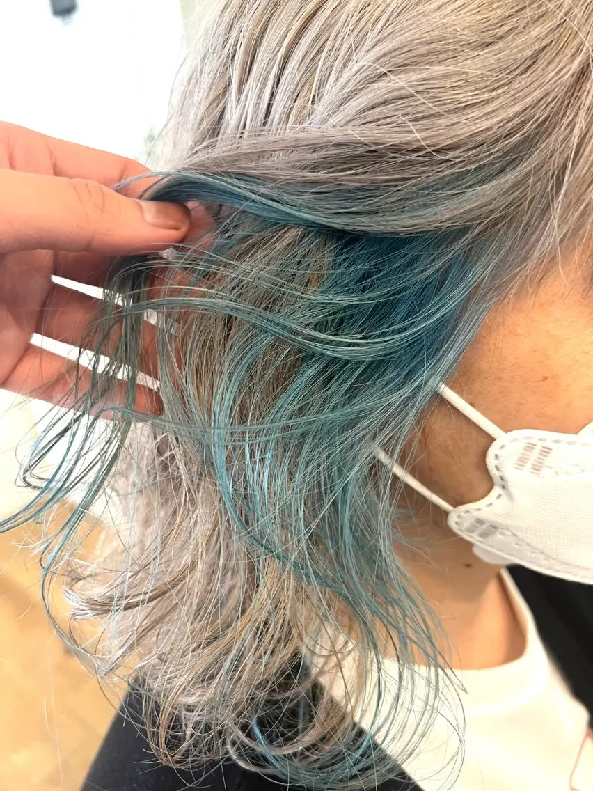 カラー ブルーカラー イヤリングカラー シルバー 難波ブリーチカラー ⭐︎瀬尾拓充のヘアスタイル