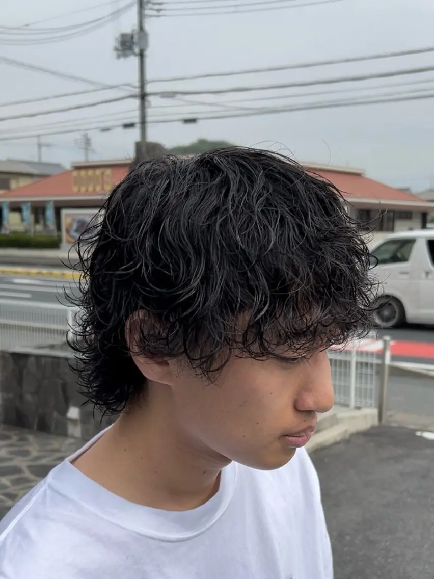 ミディアム パーマ メンズ ミディアムパーマ メンズパーマ 波巻きパーマ 福井 太暉のヘアスタイル