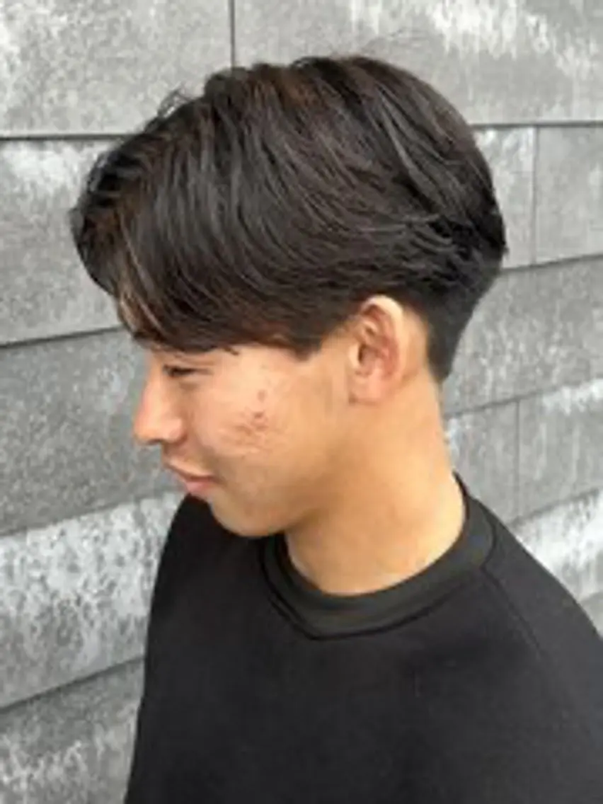 パーマ メンズ センターパート メンズパーマ ニュアンスパーマ カット パーマ 内山 翔太のヘアスタイル