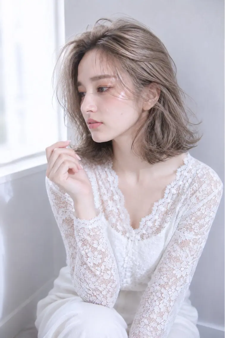 ミディアム カラー ブリーチ グレージュ ハイライトカラー ハイライト レイヤーカット カット ヘアカラー BOXmico. 南堀江 宇都宮のヘアスタイル
