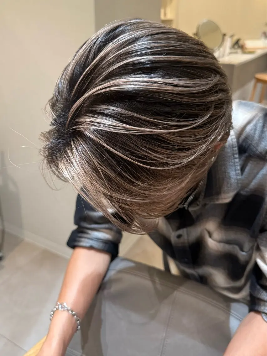 ショート カラー バレイヤージュ ハイライトカラー ハイライト レイヤーカット メンズバレイヤージュ 中野裕介のヘアスタイル