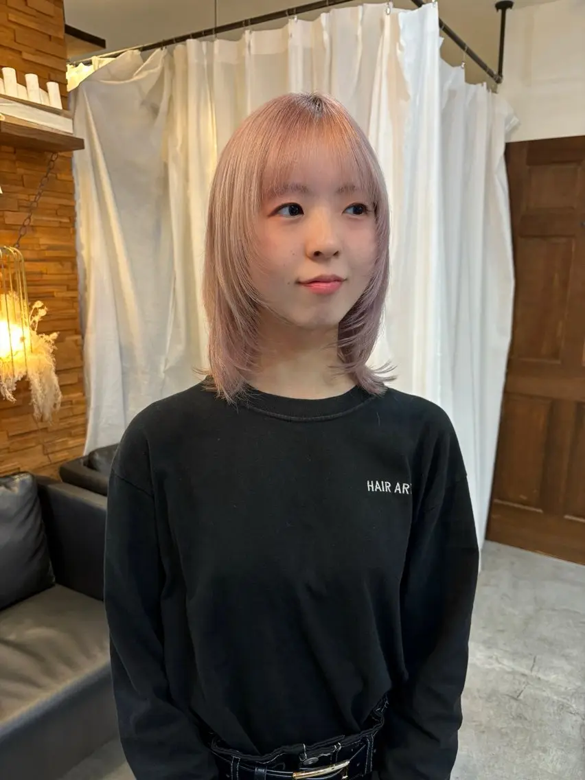 ミディアム ハイレイヤー レイヤーカット 顔周りカット ピンク カラー🩰りりのヘアスタイル