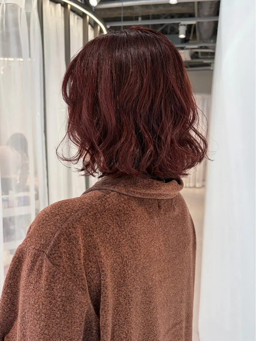 ショート カラー ボブ カット ヘアカラー サエ/ レイヤー/パーマのヘアスタイル
