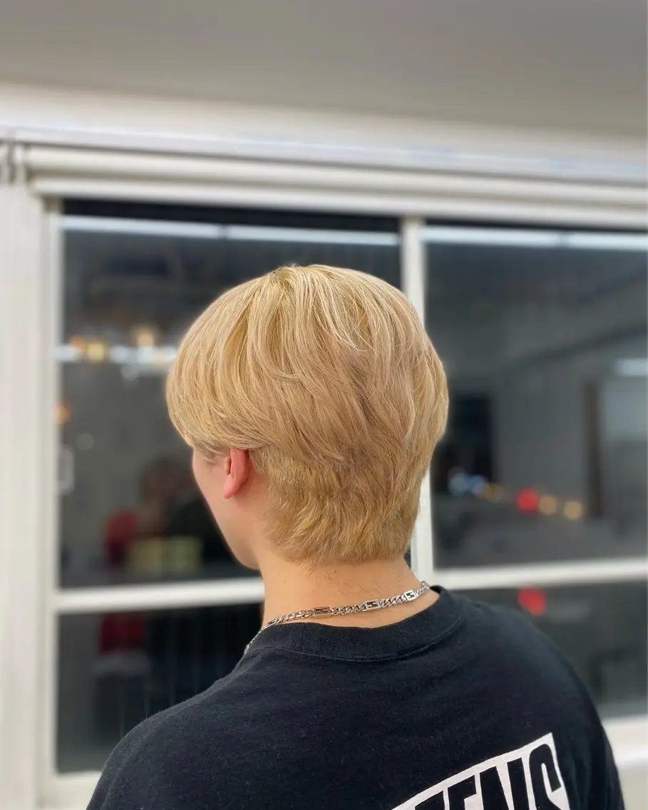 カラー ブリーチ ブロンド 黒木 千晴のヘアスタイル