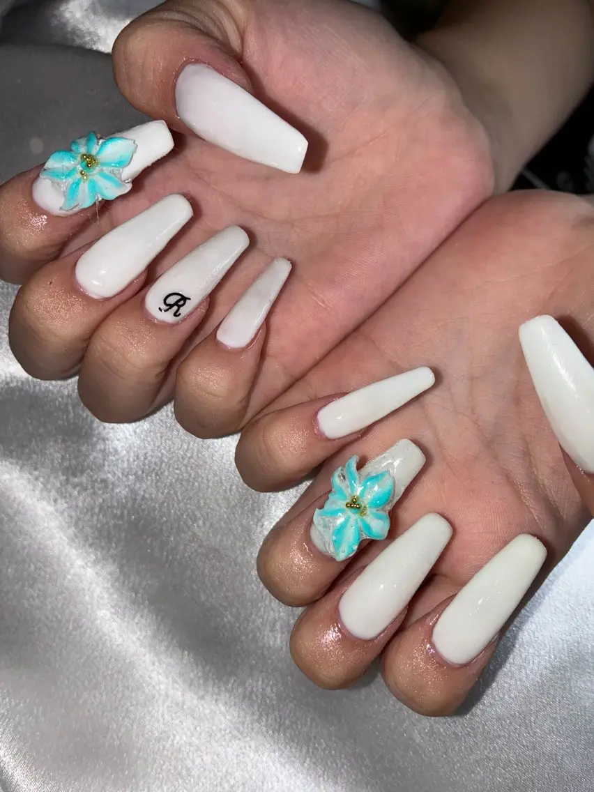 ミディアム ハンドネイル YOKOSUKA NAILS💅🩶のネイルデザイン