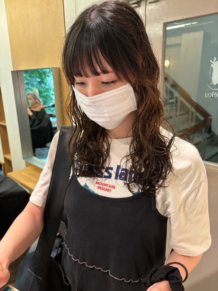 セミロング パーマ カット 美空🐇 レイヤー / 透明感カラー🩰のヘアスタイル