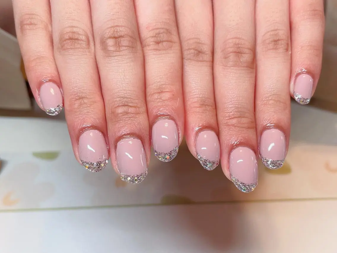 ネイル フレンチネイル ラメ(グリッター) ハンドネイル エン Nail salonのネイルデザイン
