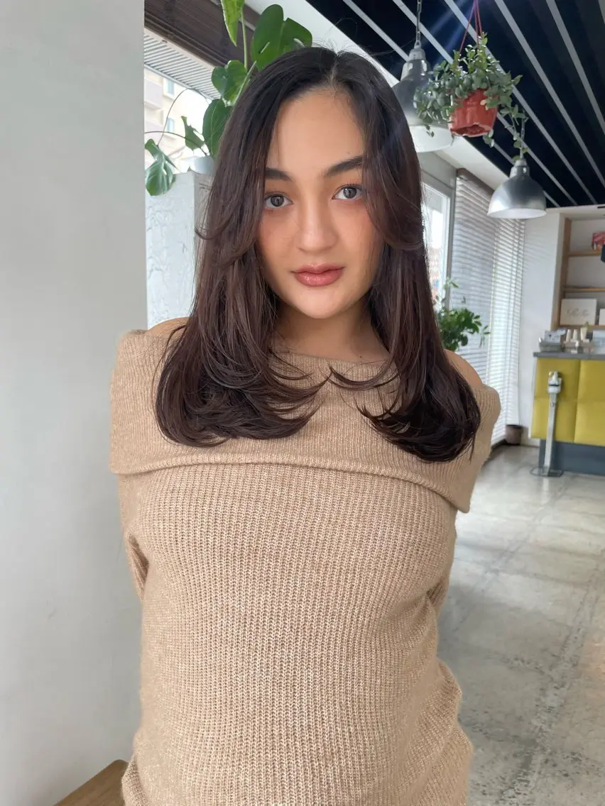 セミロング レイヤーカット カット 熊崎 葵のヘアスタイル