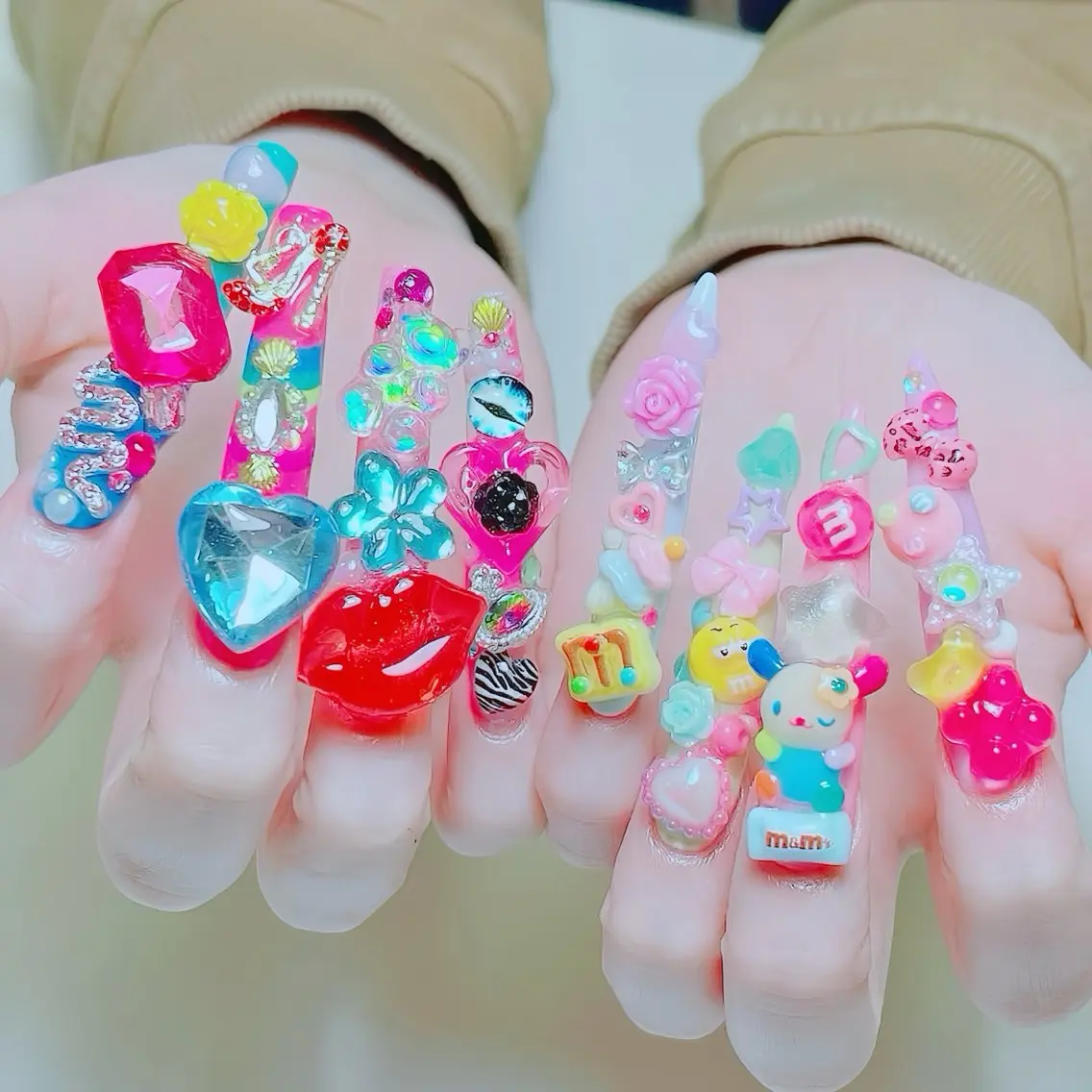ネイル チークネイル フレンチネイル ガラスフレンチ グラデーション キラキラネイル ハンドネイル Rin Nail 新大久保店のネイルデザイン