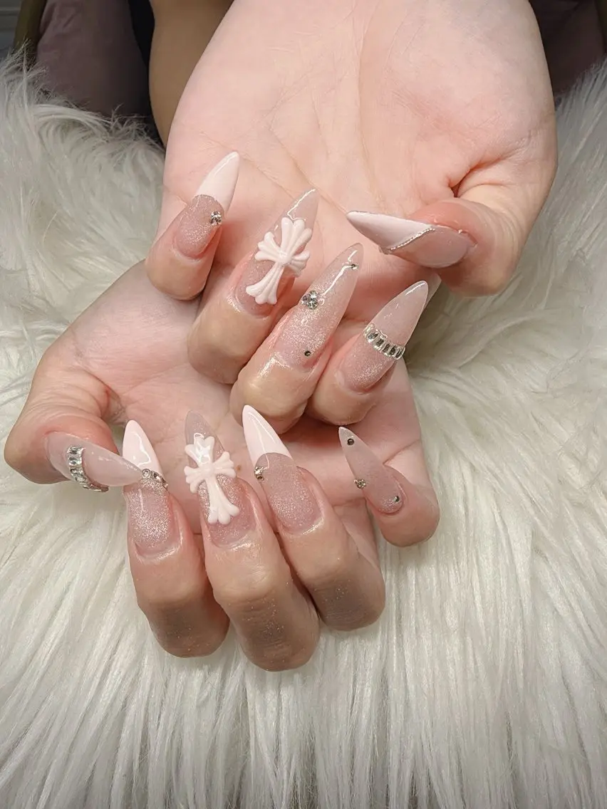 ネイル 長さ出し グラデーション 卒業式 キラキラネイル マグネットネイル Lee Nailsのネイルデザイン
