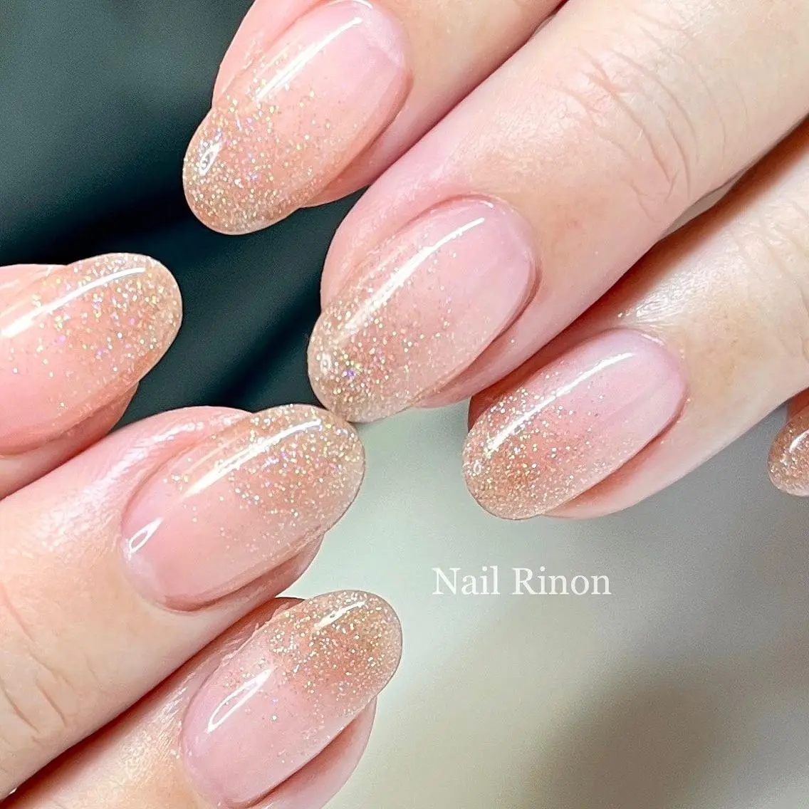 ネイル グラデーション キラキラネイル ラメ(グリッター) ラメグラデーション シンプルネイル ハンドネイル Nail Rinonのネイルデザイン