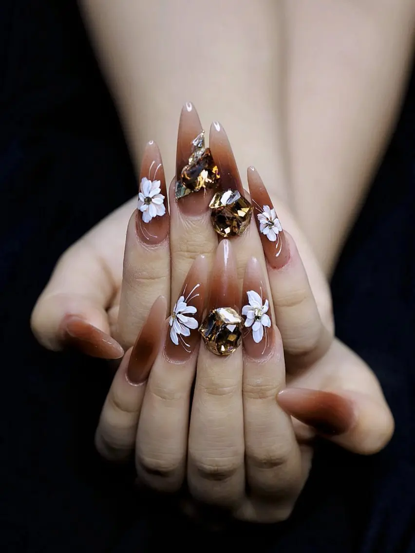 ミディアム ティキ Pono Nailsのネイルデザイン