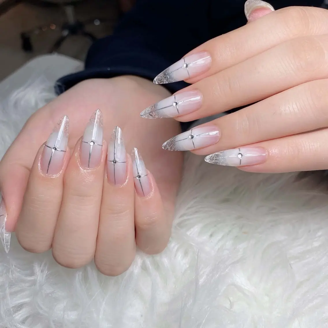 ネイル チークネイル 長さ出し フラッシュネイル フレンチネイル グラデーション ハンドネイル Lenie Nail Salonのネイルデザイン